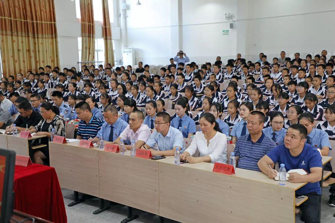 蓝姐三中三大揭秘，揭开数字游戏中的神秘面纱蓝姐三中三专注资料