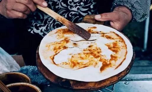 云南美食探秘，解锁快乐生产线—烧饵块的独特魅力云南快乐生产线烧包谷