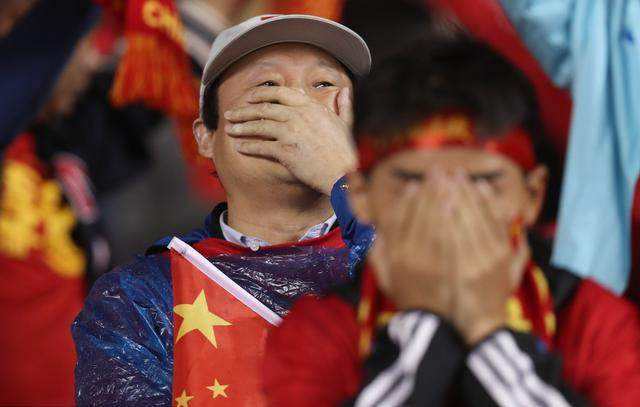 中国队勇夺世界杯的搞笑完整版中国队勇夺世界杯搞笑完整版视频